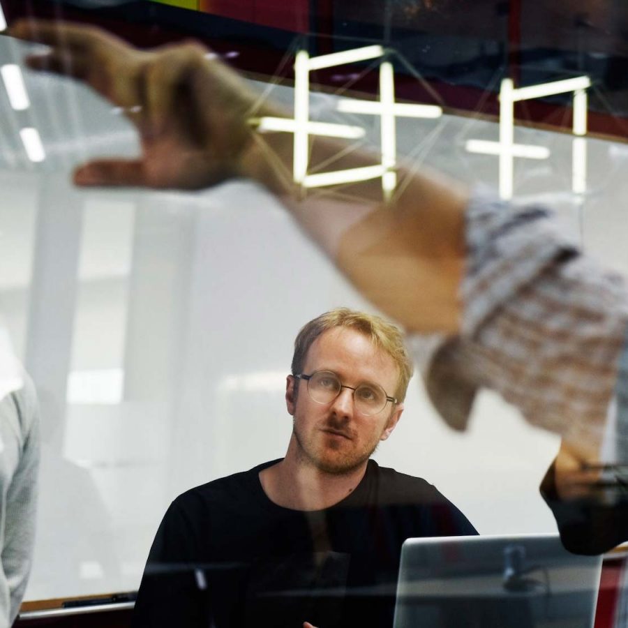startup-business-team-brainstorming-on-meeting-wor-PUCNUK5.jpg